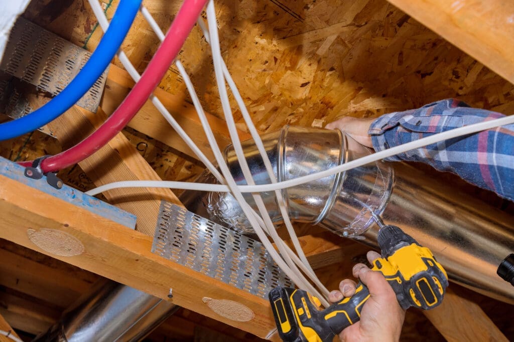 Professional sealing leaky air ducts to improve energy efficiency